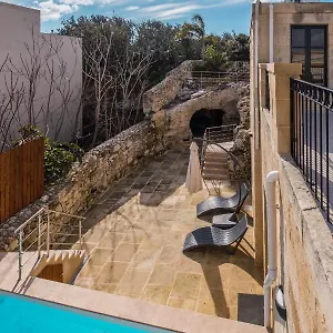 Farmhouse With Pool And Cave Rabat